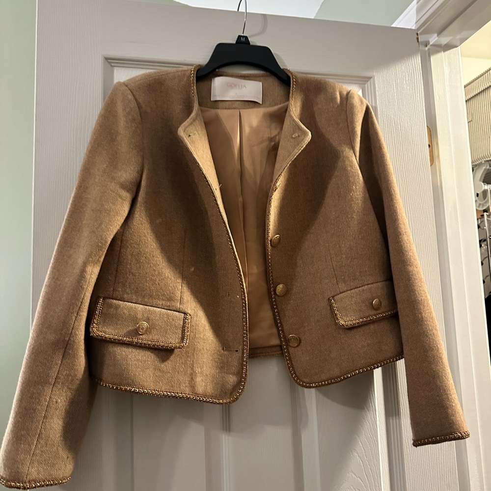 Elegant Goelia Camel Blazer with Gold Accents
